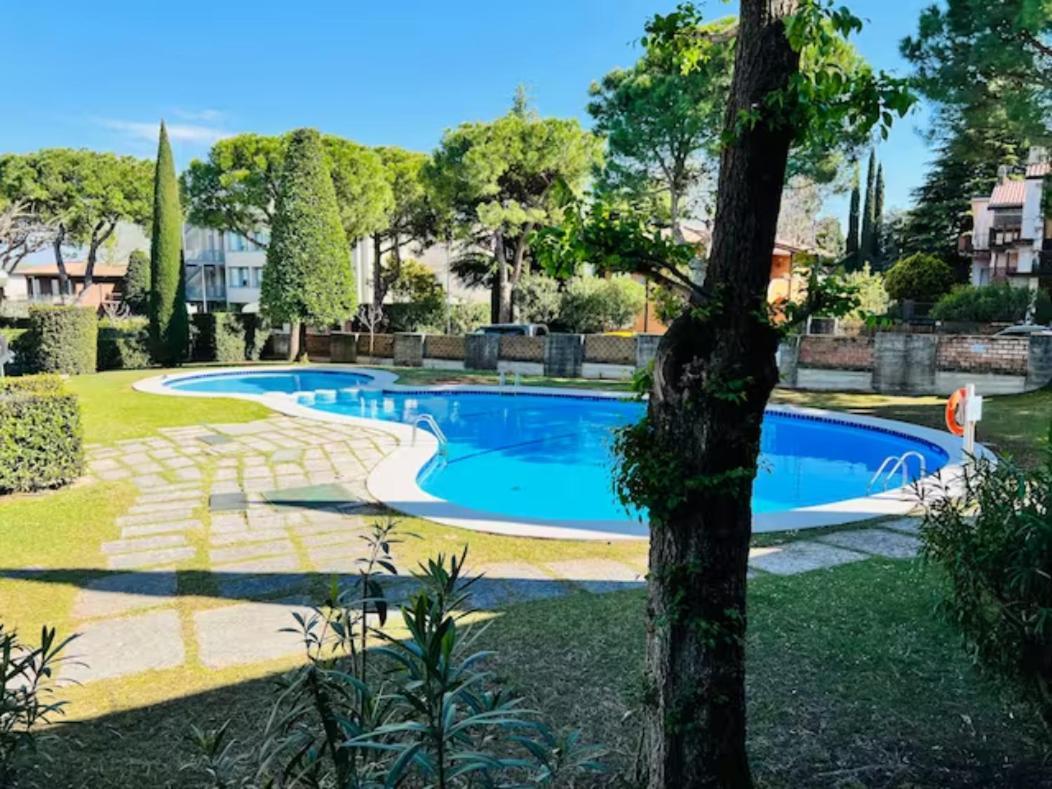 Lido Galeazzi Giant Pool Apartment Sirmione Bagian luar foto