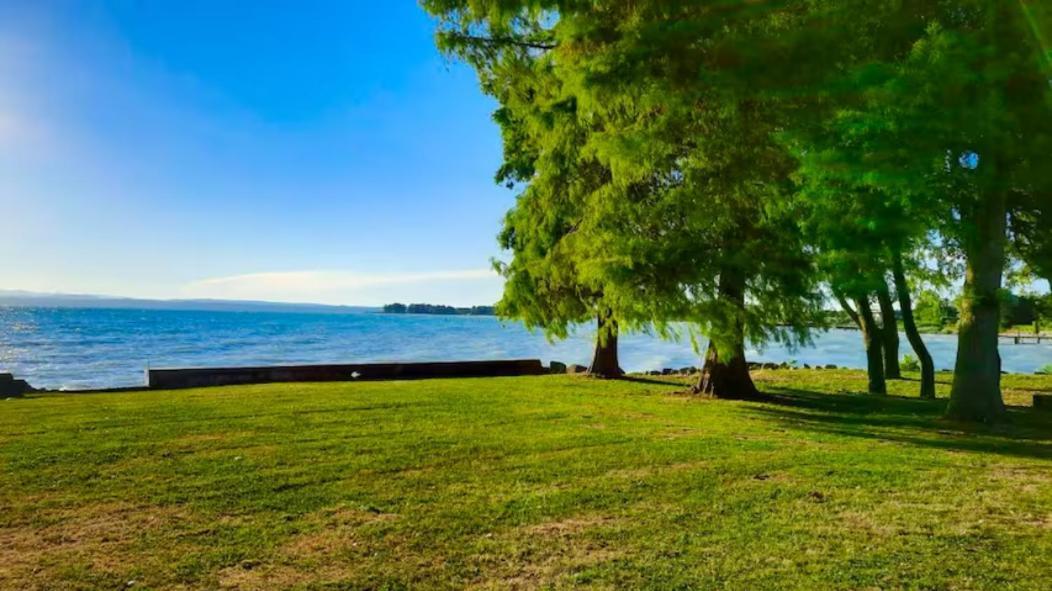 Lido Galeazzi Giant Pool Apartment Sirmione Bagian luar foto